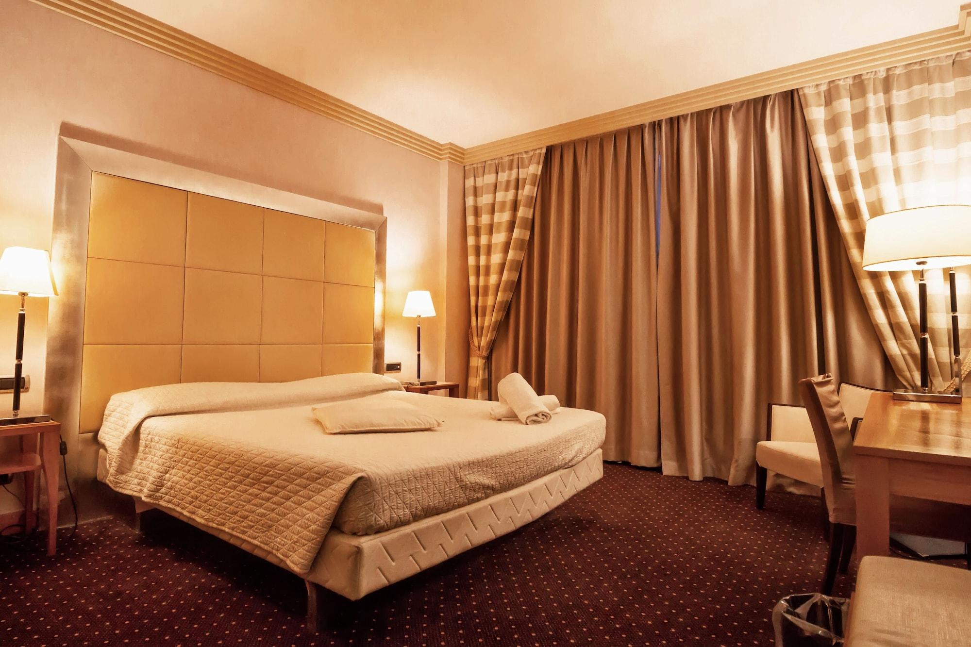 Papillo & 4* Roma